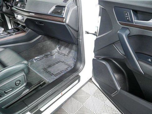 Used 2023 Audi Q5 2.0T Premium w/ Convenience Package AWD/4WD image 24