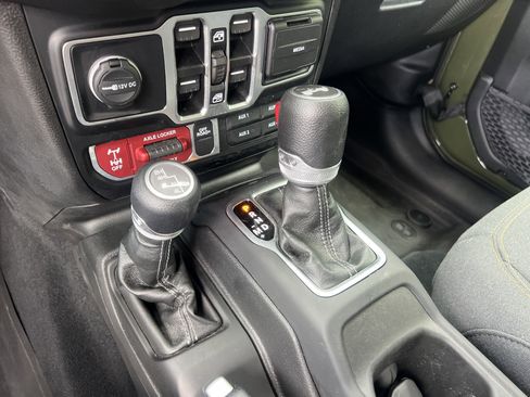 Used 2024 Jeep Wrangler Unlimited Sport AWD/4WD image 34