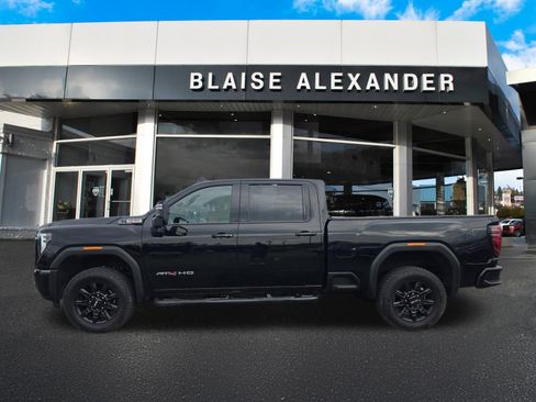 Used 2025 GMC Sierra 2500 AT4 image 7