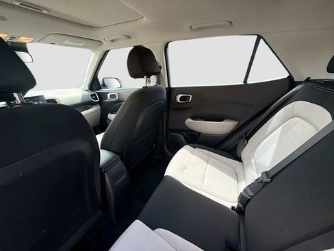 Used 2023 Hyundai Venue SEL image 23