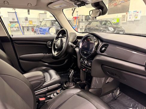 Used 2022 MINI Cooper 4-Door Hardtop w/ Storage Package FWD image 29