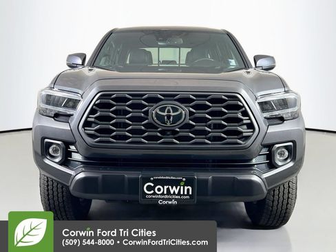 Used 2023 Toyota Tacoma TRD Off-Road w/ TRD Premium Off Road Package AWD/4WD image 4