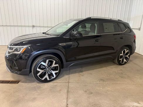 Certified 2023 Volkswagen Taos SEL AWD/4WD image 2