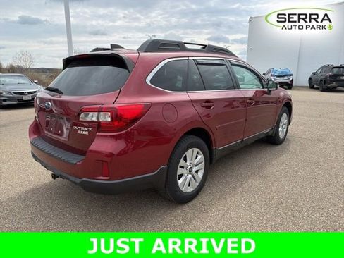 Used 2017 Subaru Outback 2.5i Premium image 3