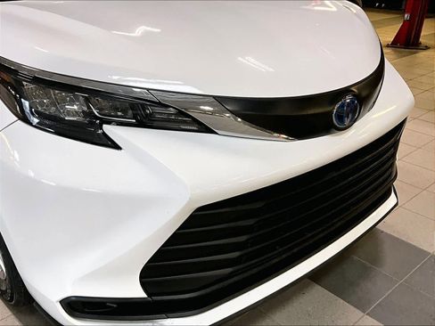 Used 2024 Toyota Sienna LE image 33