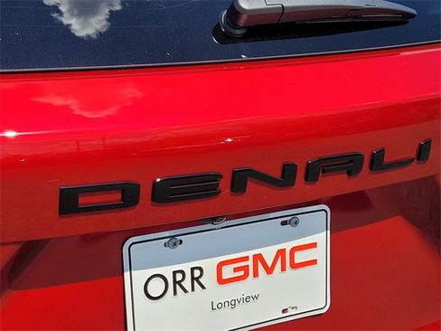 New 2026 GMC Terrain Denali w/ LPO, Black Badging Package image 8