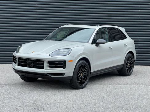 New 2025 Porsche Cayenne image 1