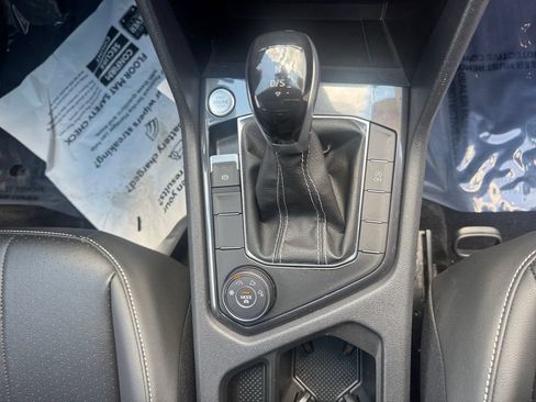 Used 2024 Volkswagen Tiguan SE w/ Panoramic Sunroof Package AWD/4WD image 18