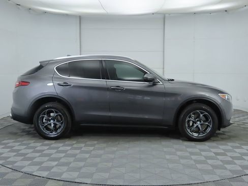 Used 2020 Alfa Romeo Stelvio image 4