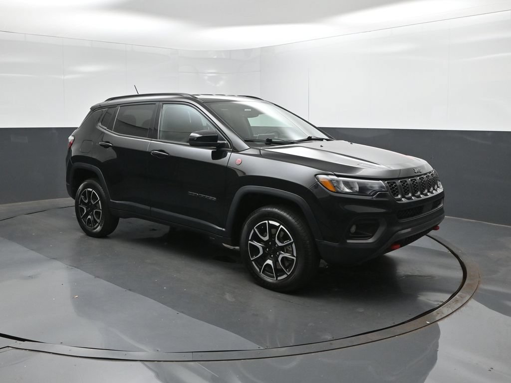 Used 2024 Jeep Compass Trailhawk AWD/4WD image 24