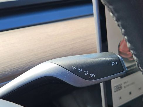 Used 2021 Tesla Model Y Long Range image 11