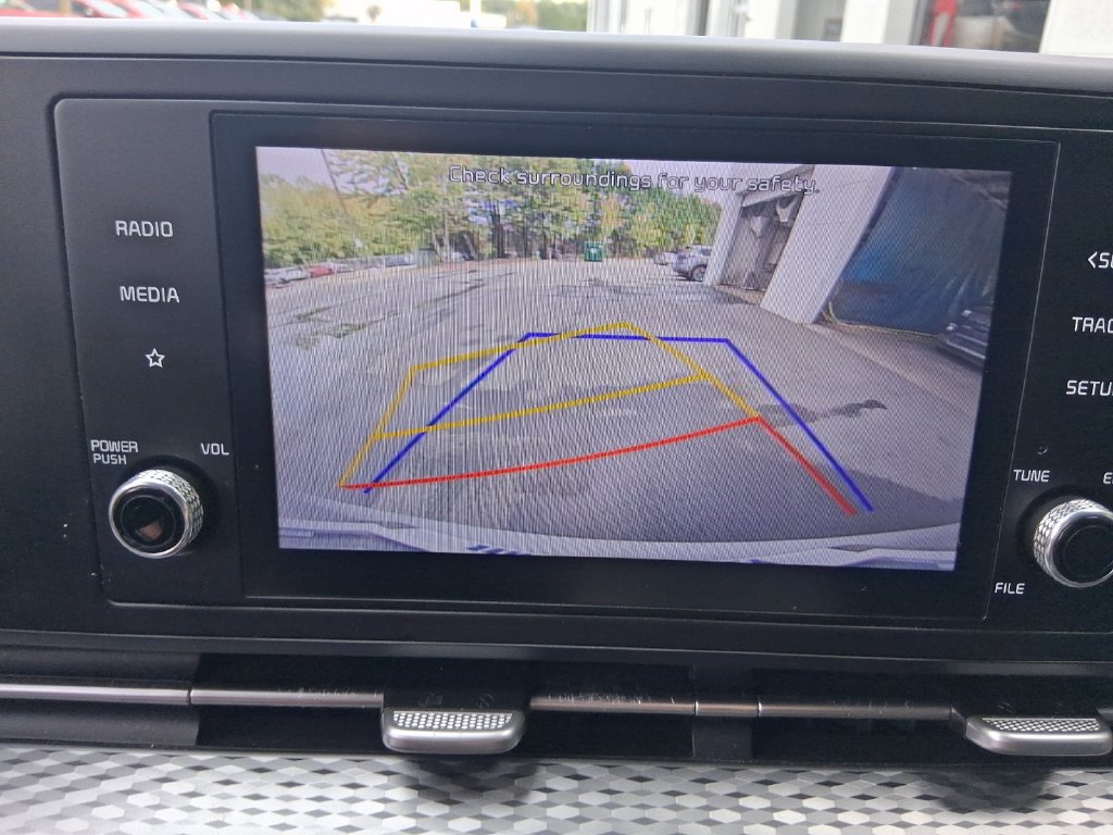 Used 2022 Kia Carnival LX FWD image 18