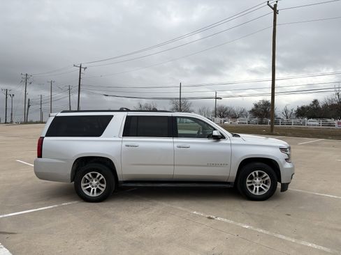 Used 2018 Chevrolet Suburban LT image 5