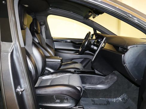 Used 2018 Tesla Model X 75D image 25