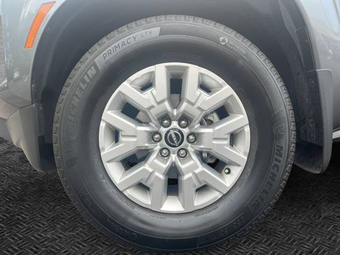 Used 2024 Nissan Frontier SV w/ SV Convenience Package RWD image 11