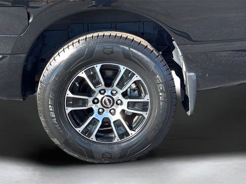 Used 2024 Nissan Titan SV w/ SV Convenience Package image 14