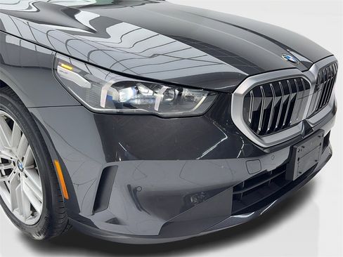 Used 2025 BMW 530i image 3