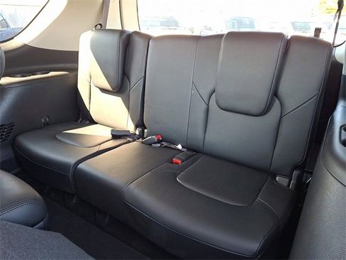 Used 2024 Nissan Armada SL w/ Captain's Chairs Package image 10