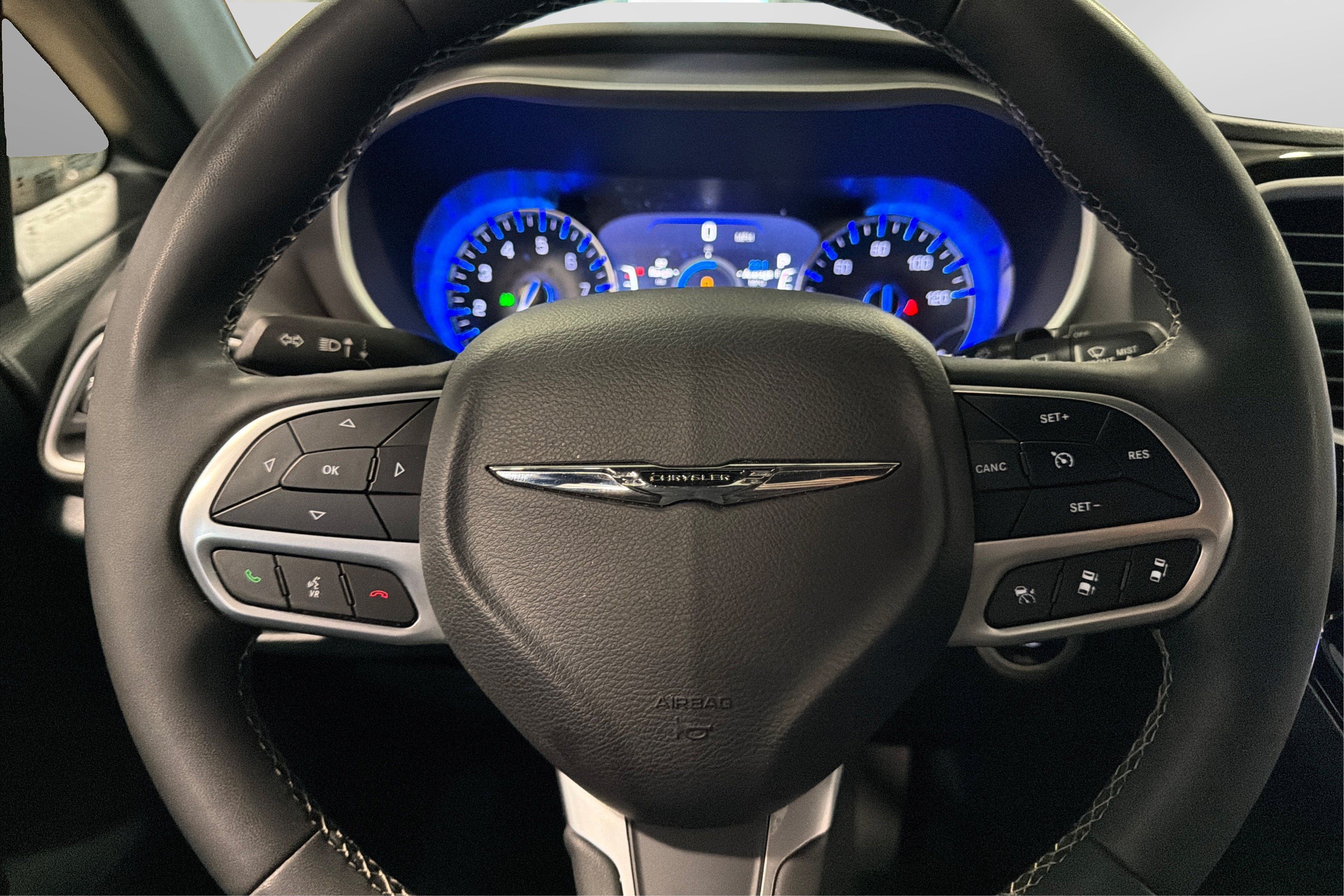 Used 2025 Chrysler Pacifica Select FWD image 24