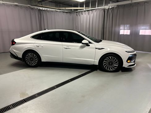 Used 2025 Hyundai Sonata Limited FWD image 8