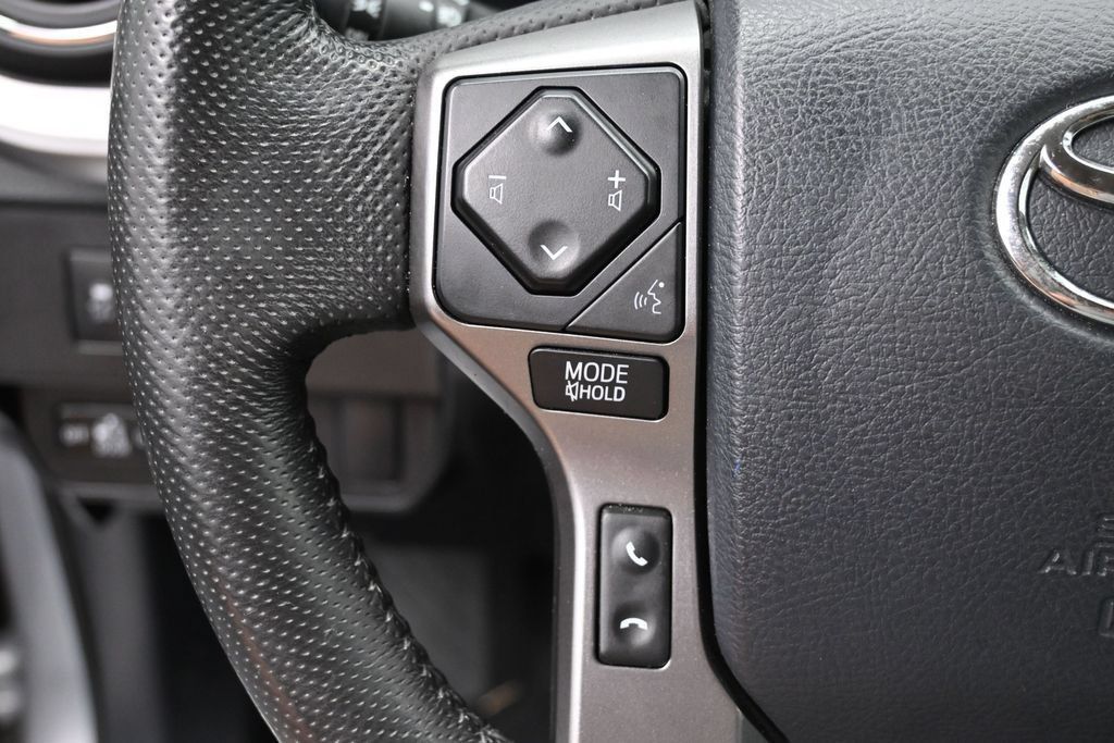 Certified 2020 Toyota Tacoma SR5 AWD/4WD image 17