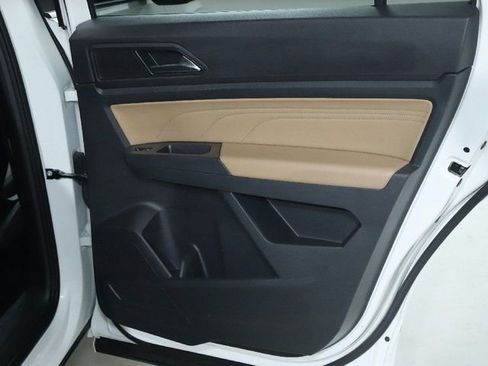 Used 2021 Volkswagen Atlas Cross Sport SEL R-Line w/ Luggage Net & Mats Package image 32