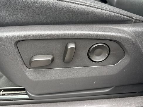 Used 2025 GMC Sierra 1500 SLT image 14