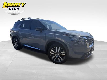 Used 2022 Nissan Pathfinder Platinum w/ Cargo Package