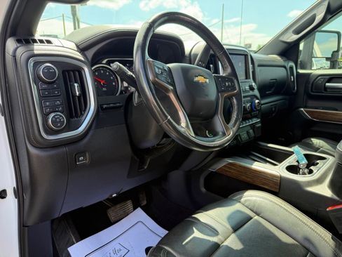 Used 2020 Chevrolet Silverado 1500 High Country w/ Technology Package AWD/4WD image 20