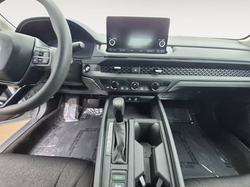 Used 2025 Honda Accord SE image 11