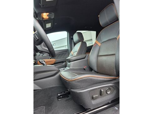 Used 2023 GMC Canyon AT4 w/ AT4 Premium Package AWD/4WD image 14