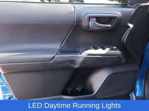 Used 2017 Toyota Tacoma TRD Sport w/ Premium & Technology Package image 15