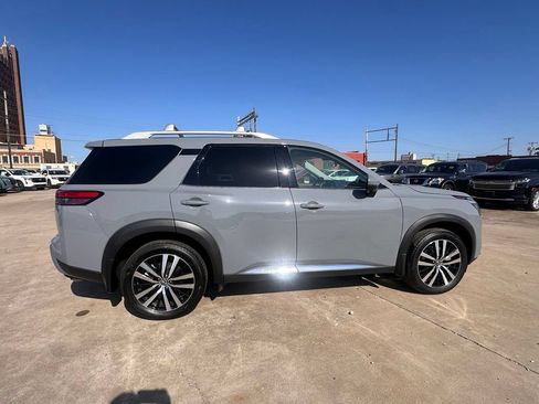 Certified 2025 Nissan Pathfinder Platinum AWD/4WD image 9