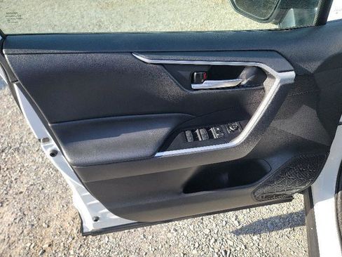 Used 2023 Toyota RAV4 XLE w/ Convenience Package image 7