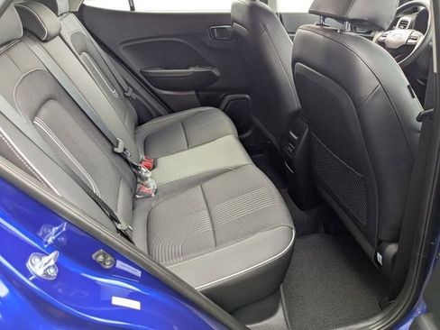Used 2025 Hyundai Venue Limited image 32