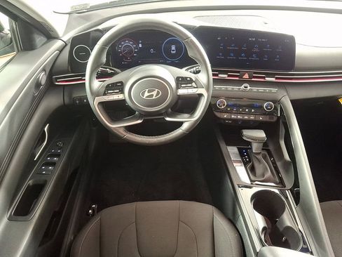 Used 2024 Hyundai Elantra SEL w/ Convenience Package FWD image 10