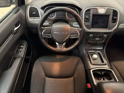 Used 2020 Chrysler 300 Touring RWD image 26