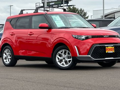 Used 2024 Kia Soul LX w/ Option Group 015 FWD image 2