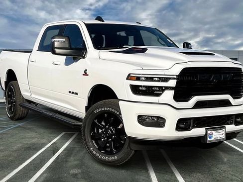 New 2026 RAM 2500 Laramie AWD/4WD image 13