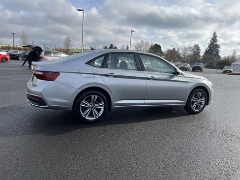 Used 2024 Volkswagen Jetta SE image 6