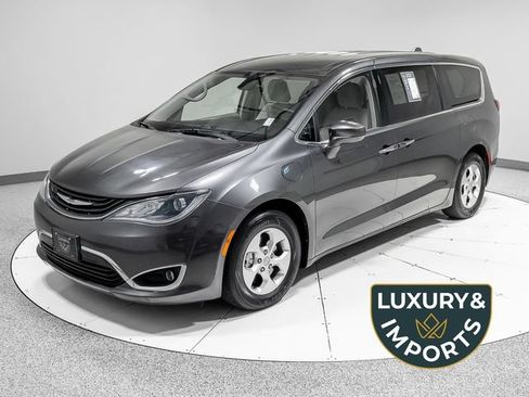 Used 2018 Chrysler Pacifica Touring Plus FWD image 1