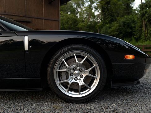 Used 2006 Ford GT RWD image 31
