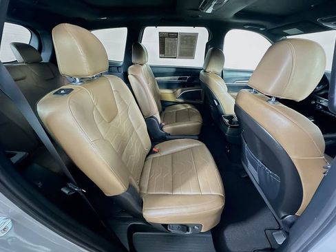 Used 2022 Kia Telluride SX w/ SX Prestige Package AWD/4WD image 11