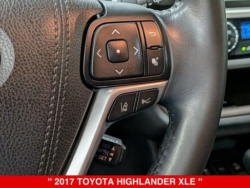 Used 2017 Toyota Highlander XLE AWD/4WD image 18