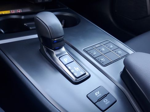 Used 2025 Lexus UX 300h FWD w/ Accessory Package (Z1) image 34