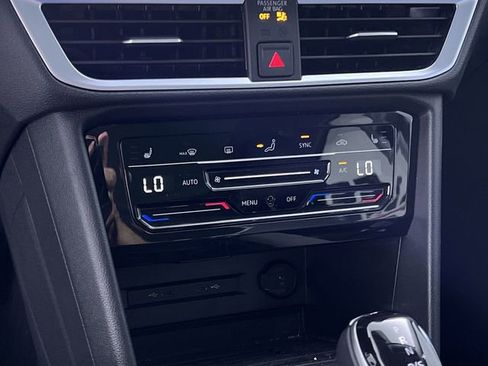 Used 2025 Volkswagen Taos SE image 18