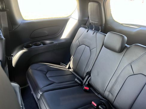 New 2026 Chrysler Pacifica Select image 18