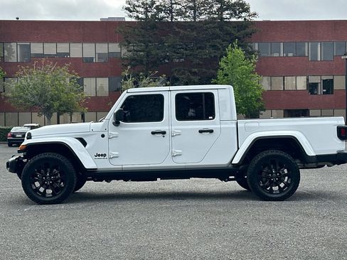 Used 2025 Jeep Gladiator Sport AWD/4WD image 6
