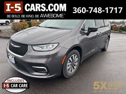 Used 2023 Chrysler Pacifica Touring-L