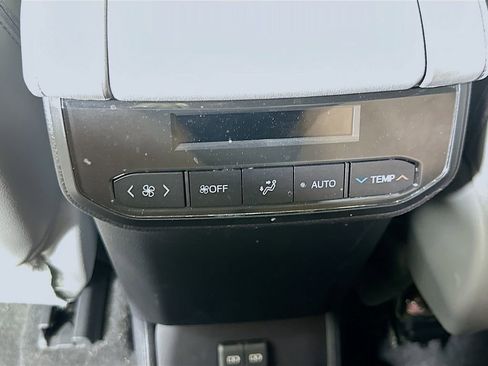 Used 2023 Toyota Highlander XLE image 30